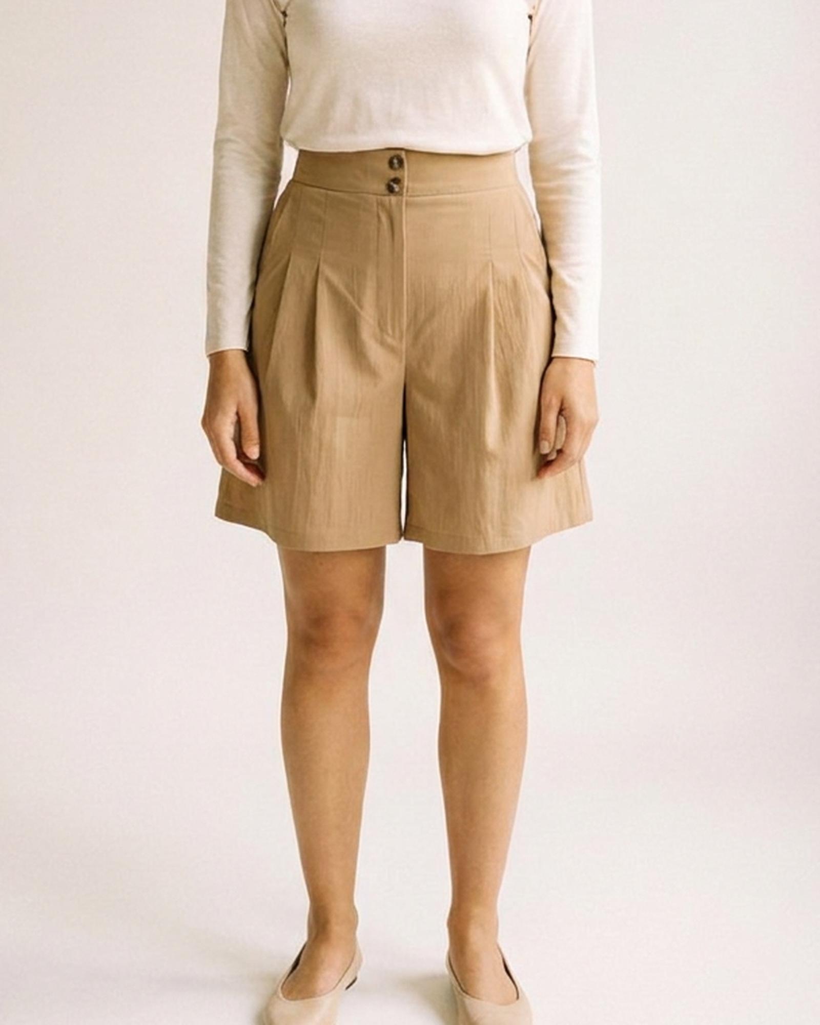 Froukje · Getailleerde wijde nette short — kleurvariant