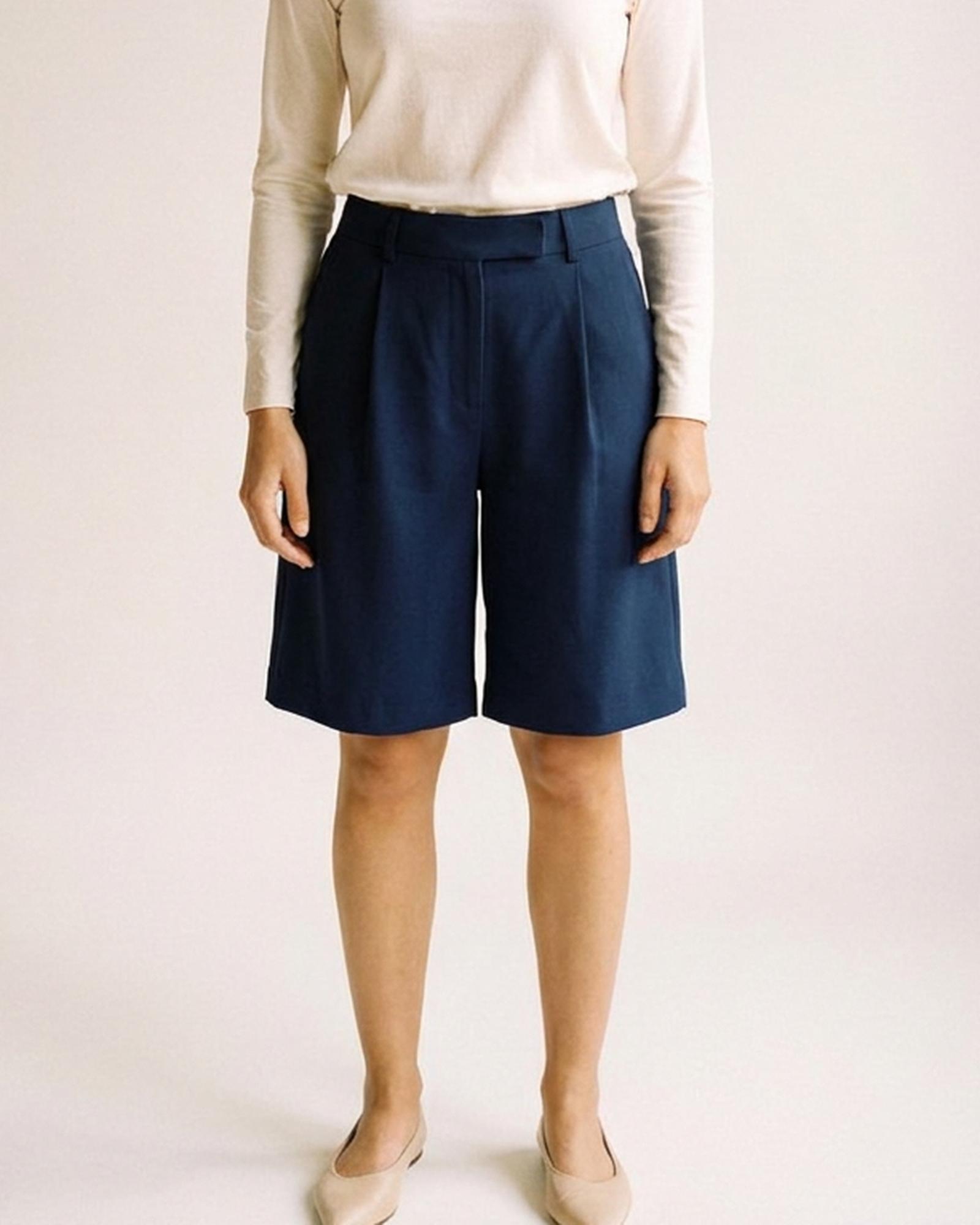 Froukje · Getailleerde wijde nette short — kleurvariant