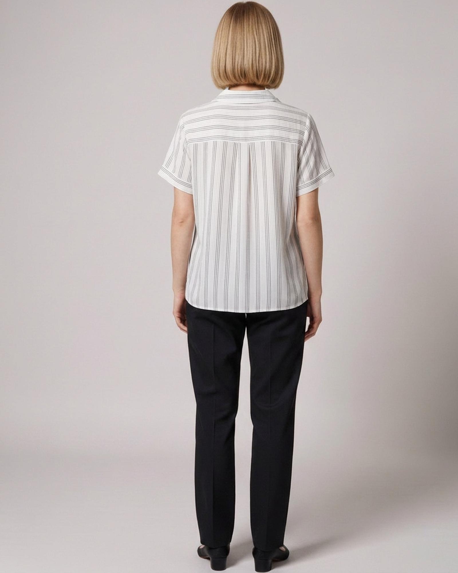 Gerda · Striped cotton-linen blouse — on model, back (AI visualisation)