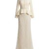 Greetje cremefarbenes Spitzen-Peplum-Abendkleid, Vorderansicht (KI-Visualisierung)