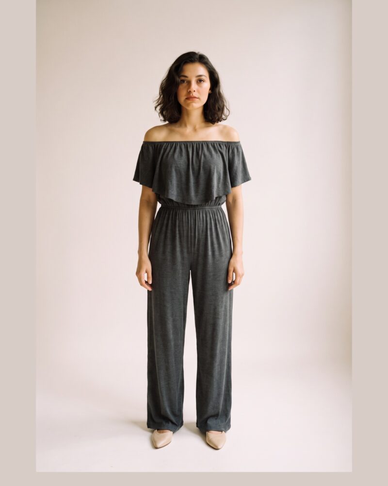 Henriette Js — Dark Gray, on model (AI visualisation)
