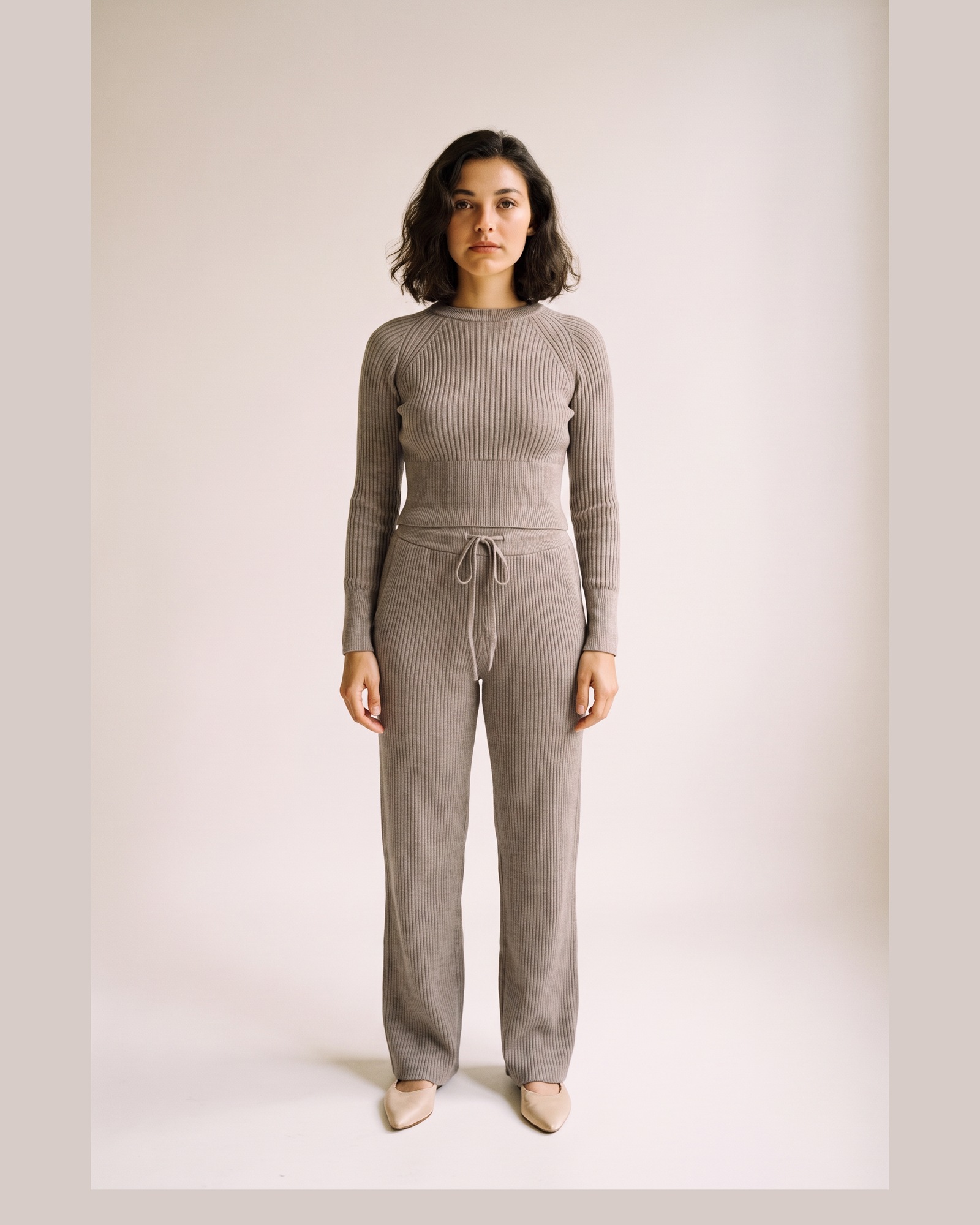 Klazien ribbed knit top and trouser set — Grijs (AI-visualisatie)