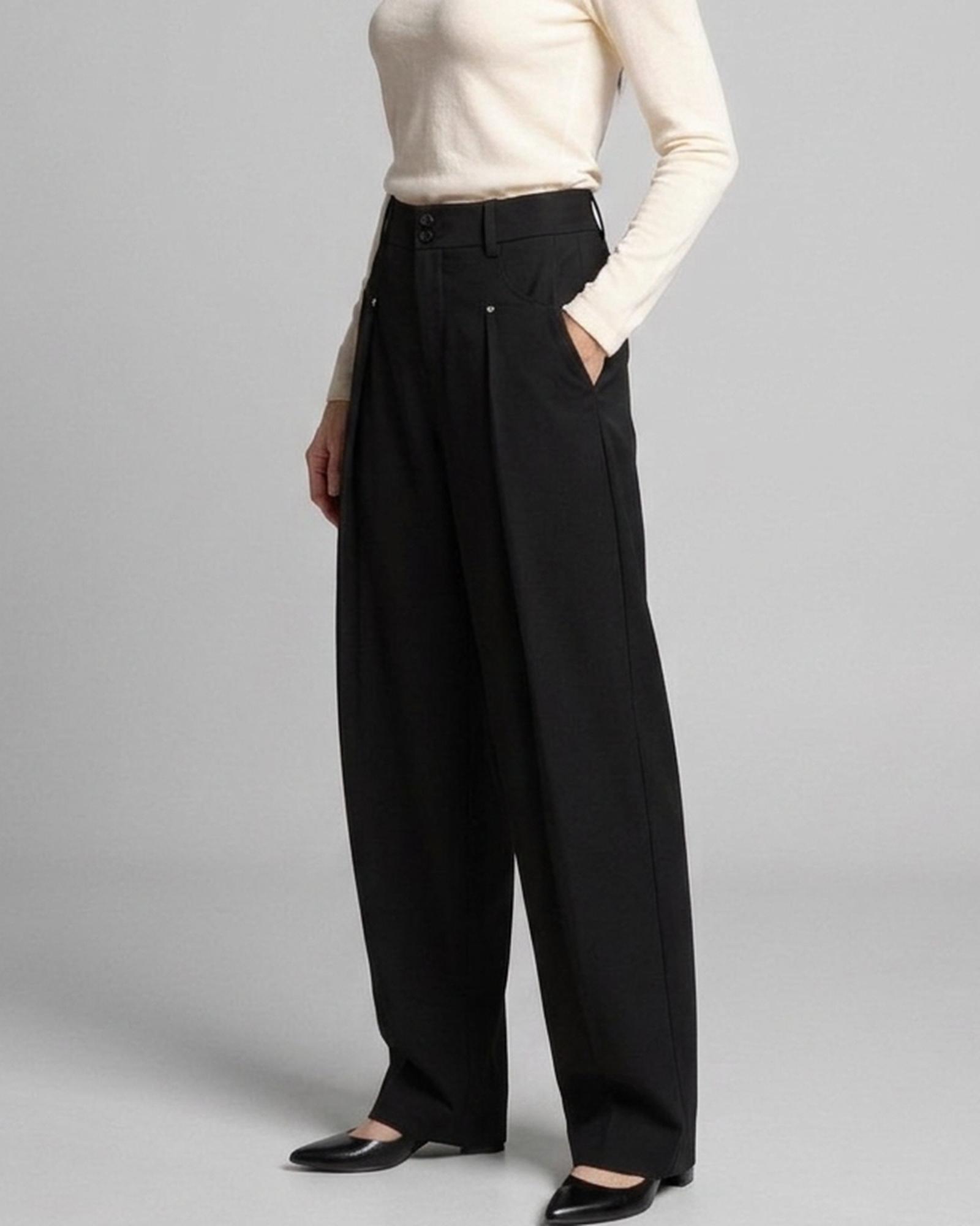 Maartje · Pleated wide-leg trousers — on the model, three-quarter view (AI visualisation)