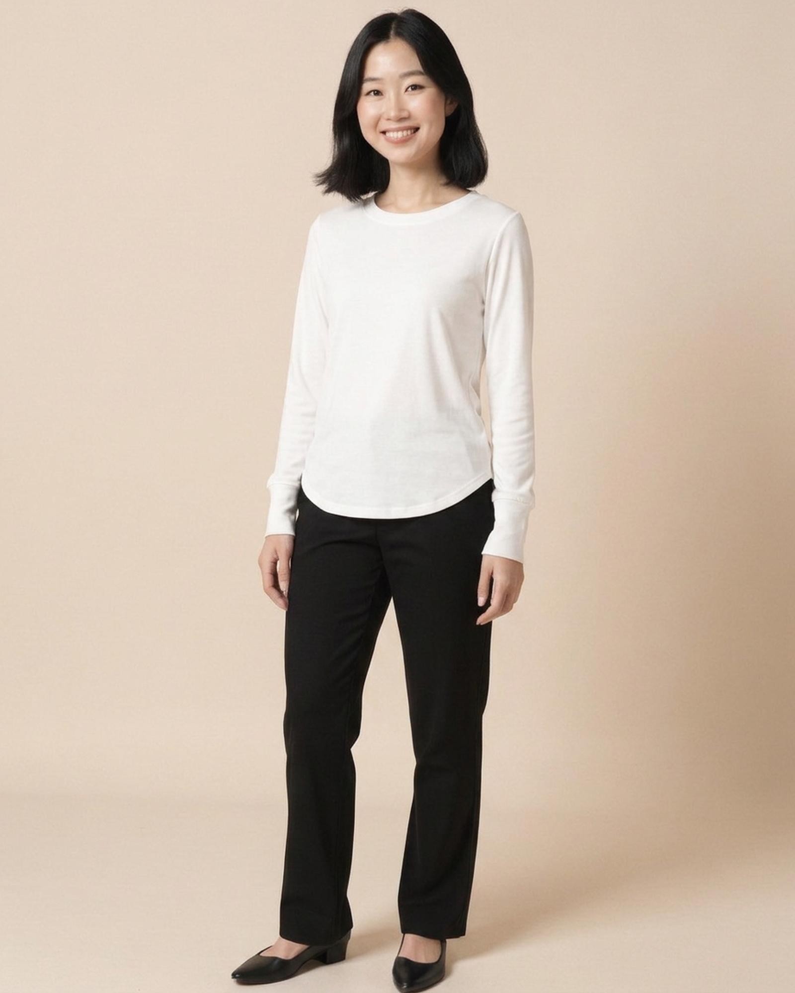 Margriet · Fleece-lined long-sleeve base layer — on model, front (AI visualisation)