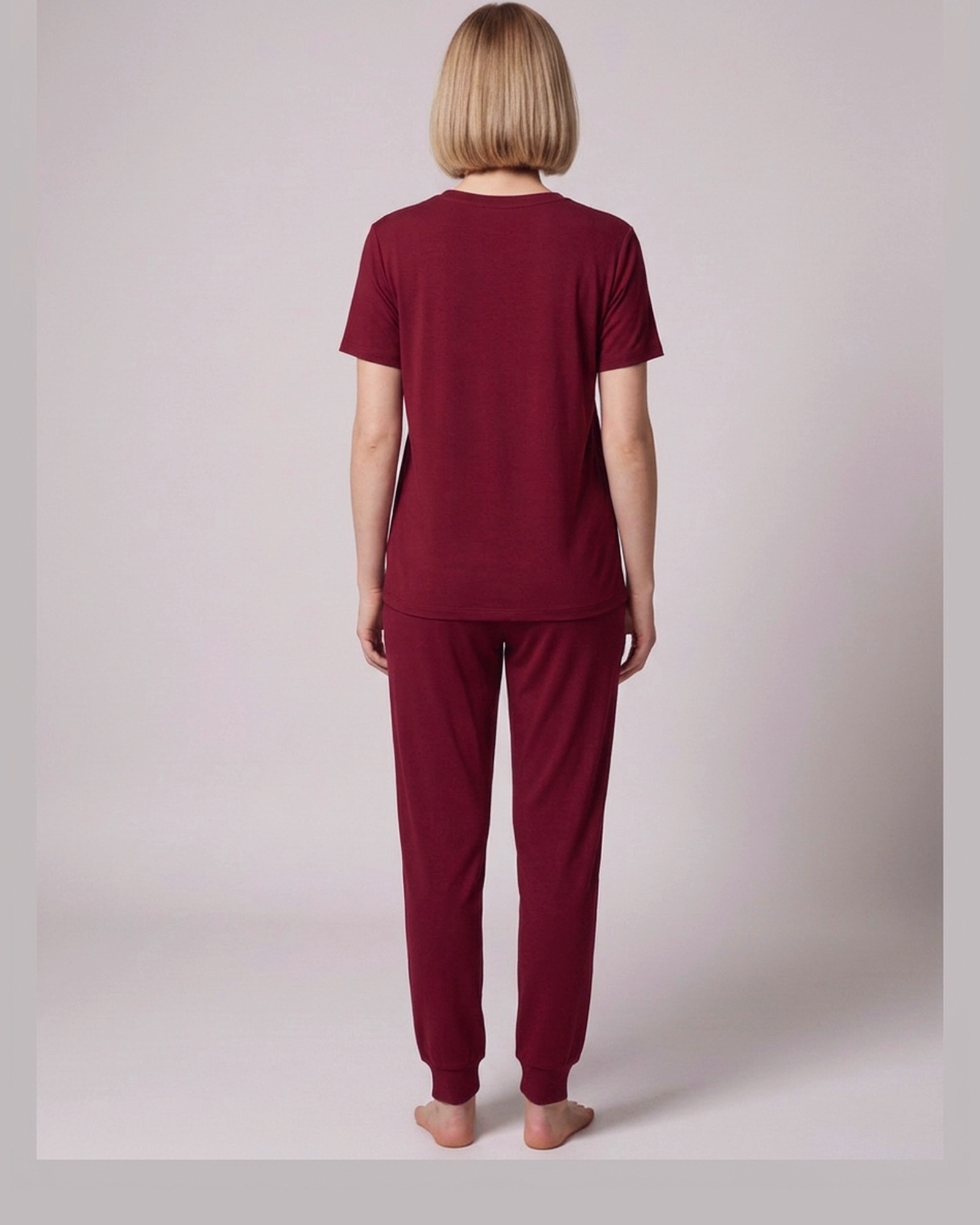Olga Satin-Touch Loungeset am Modell, Rückansicht (KI-Visualisierung)