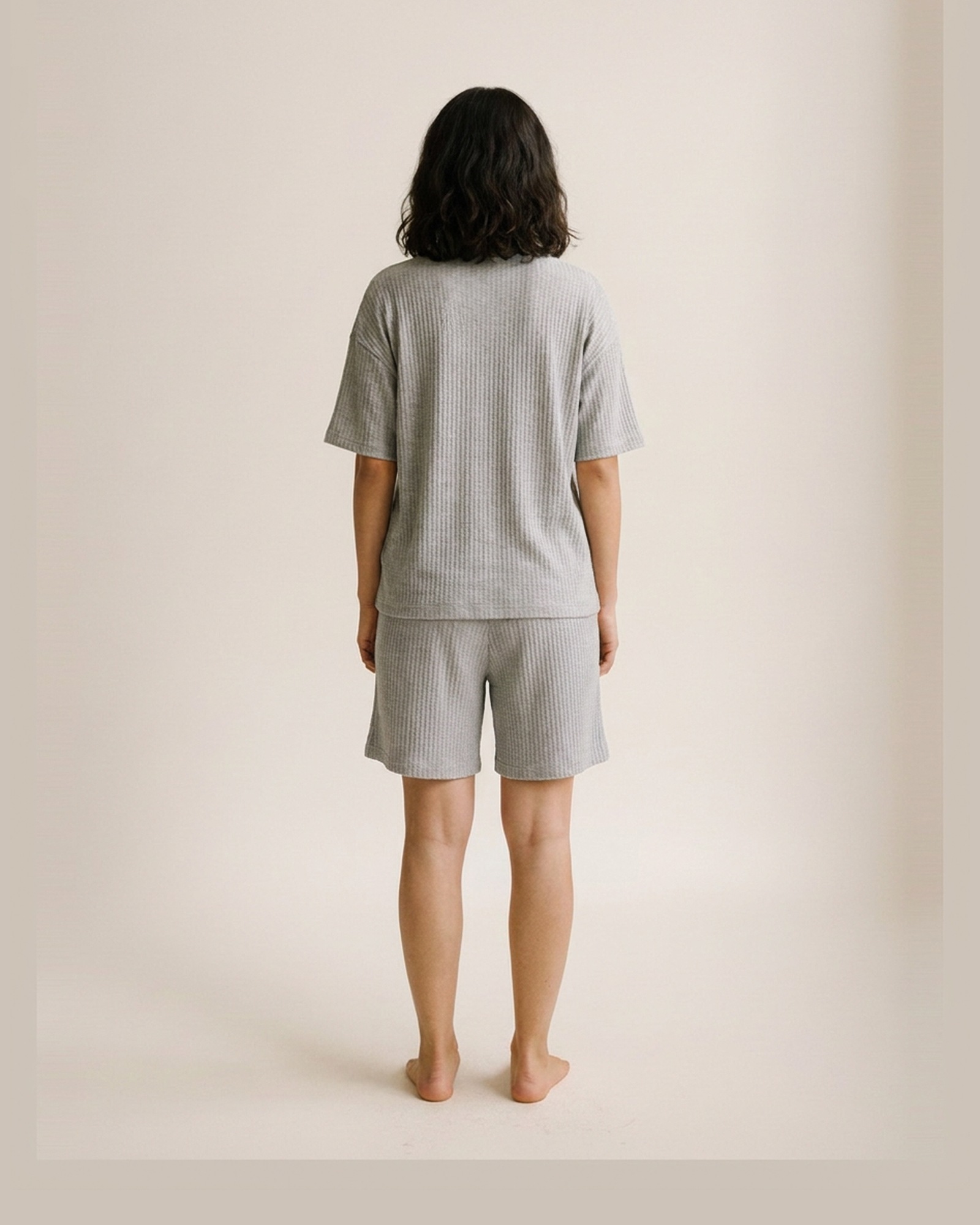 Sabine · Waffle-knit top and shorts set — am Modell, Rückansicht (KI-Visualisierung)