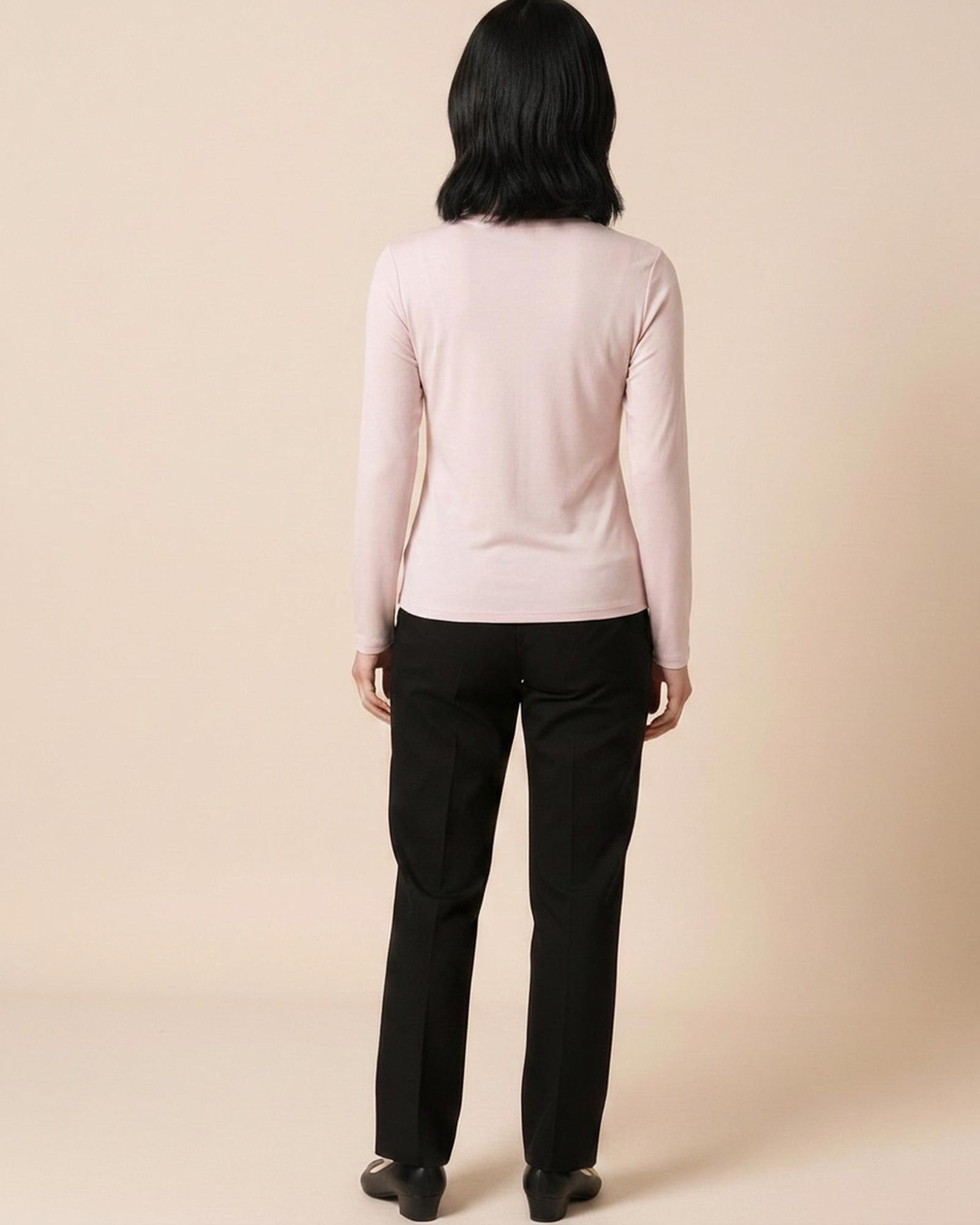 Saskia · Combed-cotton round-neck long-sleeve — on model, back (AI visualisation)