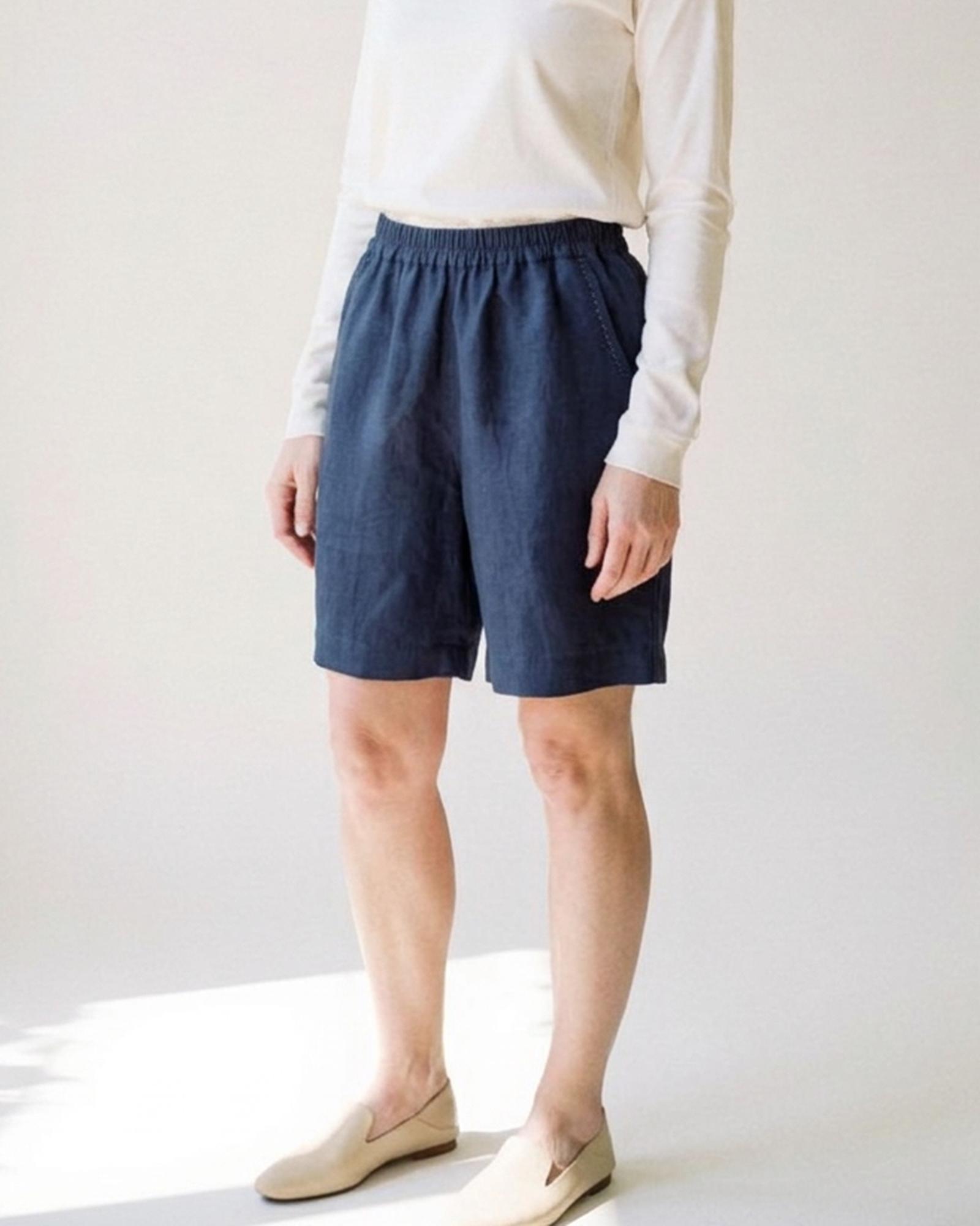 Tjitske · Washed linen wide-leg shorts — on model, three-quarter (AI visualisation)