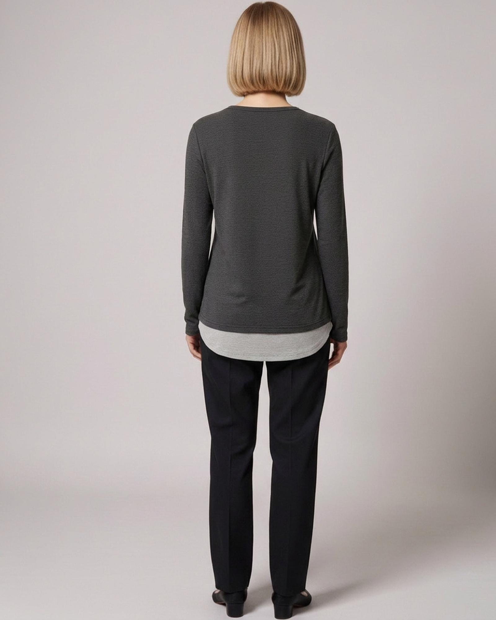 Veerle · V-neck layered-look long-sleeve — on model, back (AI visualisation)
