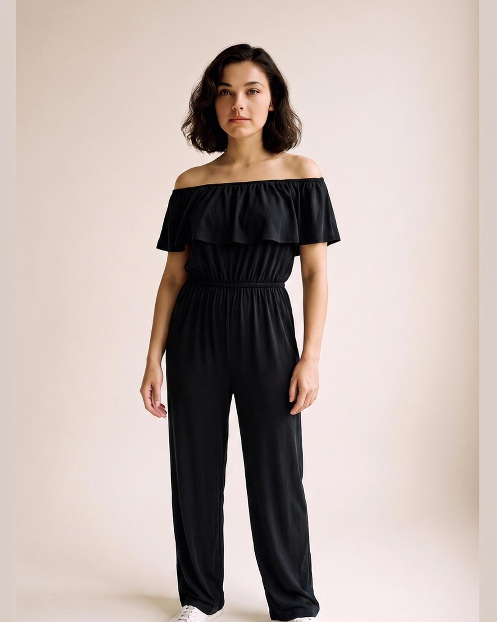 Henriette schulterfreier Jumpsuit — Schwarz (KI-Visualisierung)