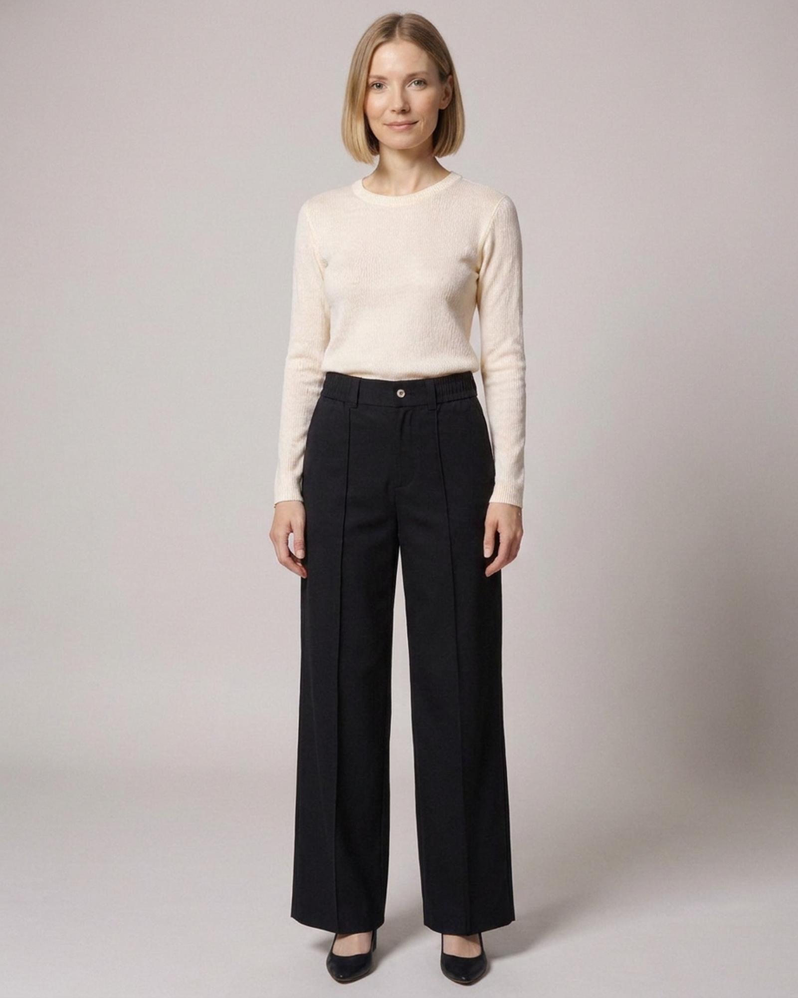 Tailored wide-leg trousers — on model (KI-Visualisierung)