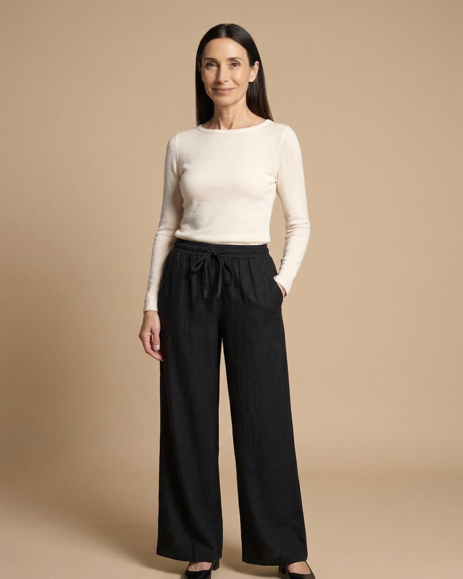 Black linen wide-leg drawstring trousers — on model (KI-Visualisierung)