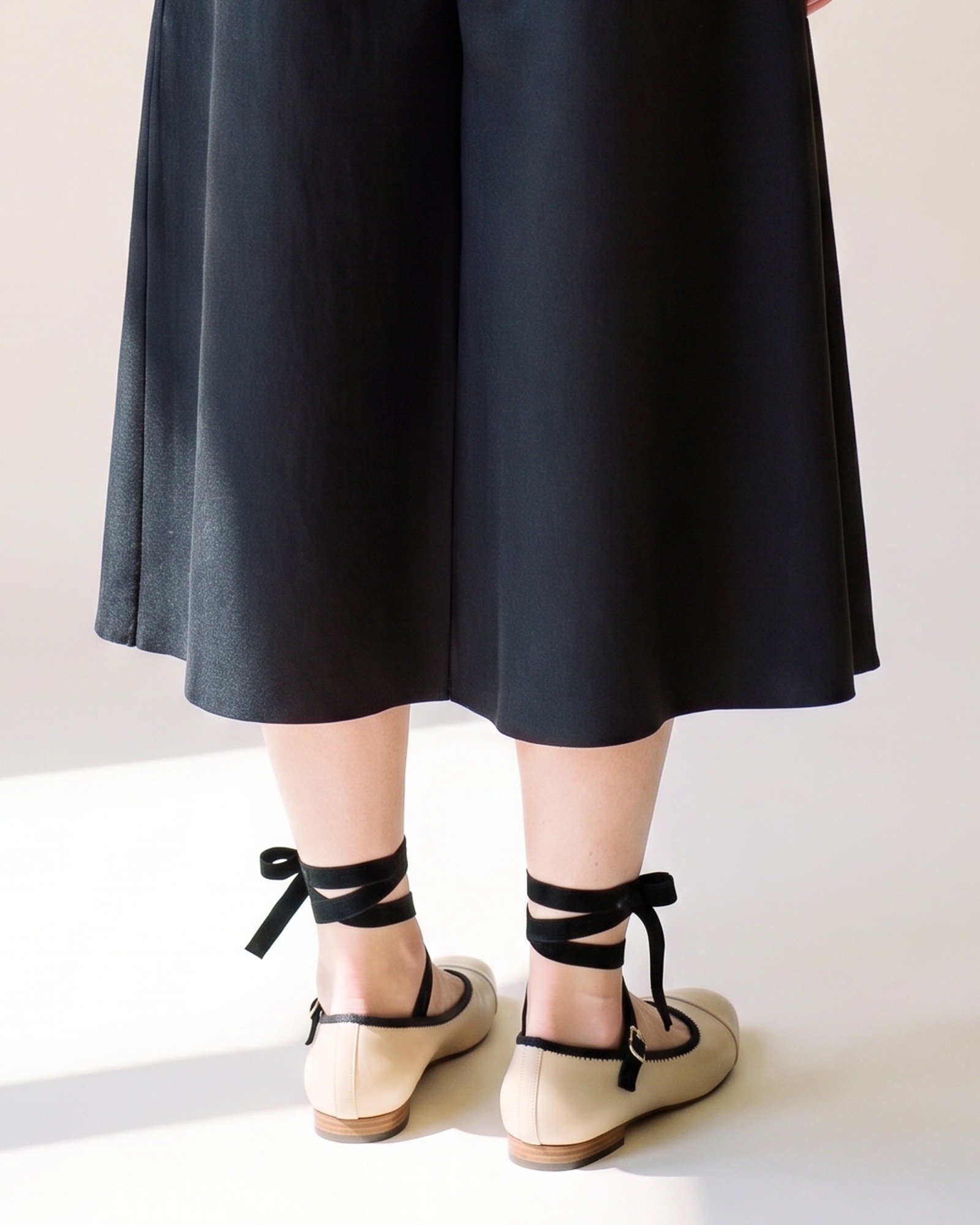 everdina cap toe ballet flat — Rückansicht am Modell (KI-Visualisierung)